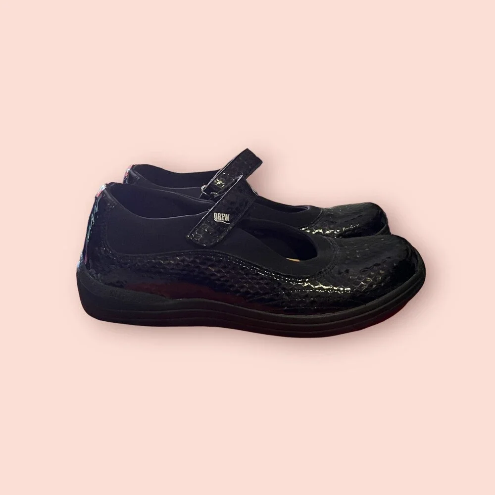 BERKEMANN BLACK BABYDOLL SHOE. SIZE 9 NARROW